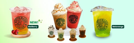 Simpanan syariah dengan ilustrasi kartu kredit dan dompet di atas meja kayu